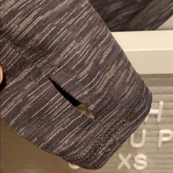 🌉 BENCH ZIP UP SZ XS! 🌉 - Picture 3 of 4